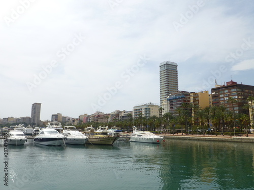 Alicante,ciudad costera de la Comunidad Valenciana en España © VEOy.com