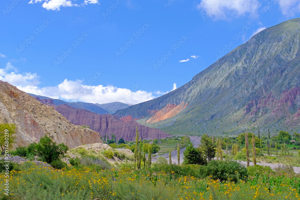 Φωτογραφία Colorful landscape at the Cuesta De Lipan canyon from Susques to Purmamarca, Juj