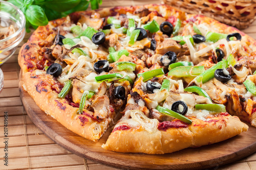 Spicy pizza with chicken gyros