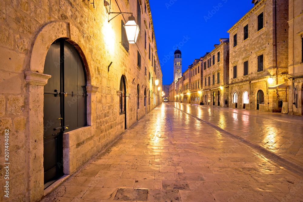Obraz premium Famous Stradun street in Dubrovnik night view