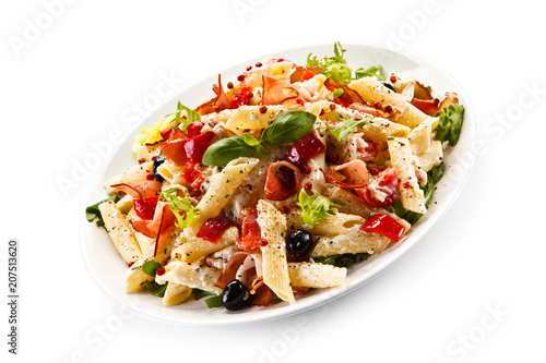 Pasta carbonara with vegetables