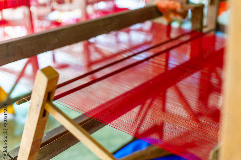 Close Up Hand Woven Cotton Weaver Machine Loom with Red Silk Thread for made Fabric
