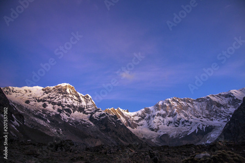 Himalaya Berggipfel im Morgengrauen