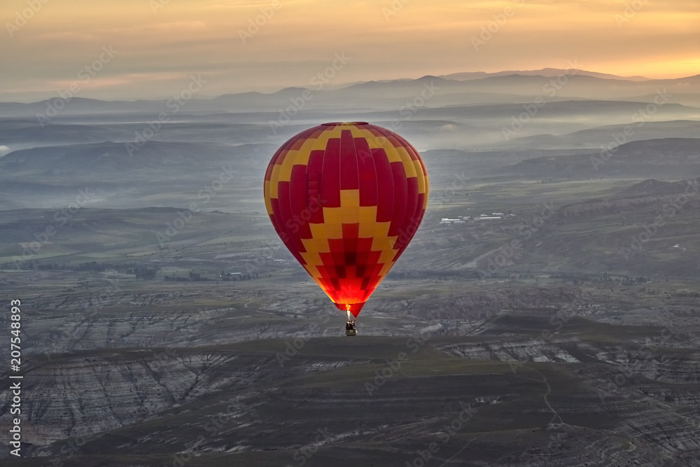 Fototapeta Turkey, Cappadocia, ballooning