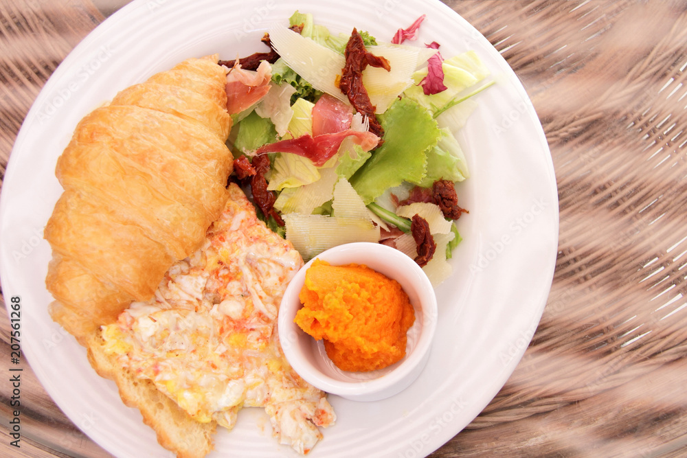 Scrambled eggs with dried tomatoes, fresh salad and little and bean hummus Scrambled eggs with dried tomatoes, fresh salad and little and bean hummus