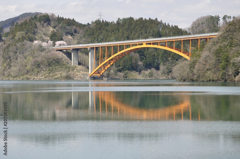 宮ヶ瀬湖に架かる虹の大橋 宮ヶ瀬湖に架かる虹の大橋