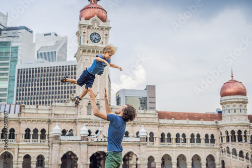 Canvas Print Dad and son on background of Sultan Abdul Samad Building in Kuala Lumpur, Malaysia