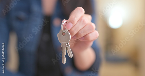 Fototapet Woman holding key