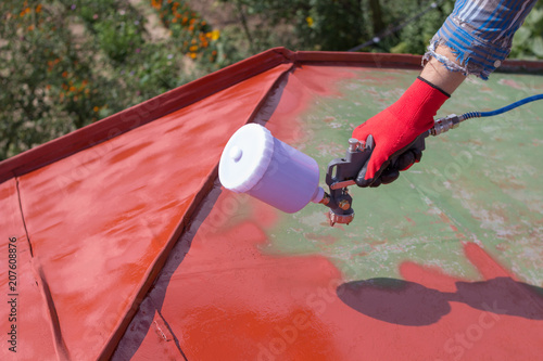 фотографія painting on the roof