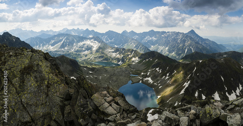 Fototapeta Naklejka Na Ścianę i Meble -  Dark clouds gather over the mountains. Wide Tatra panorama.
