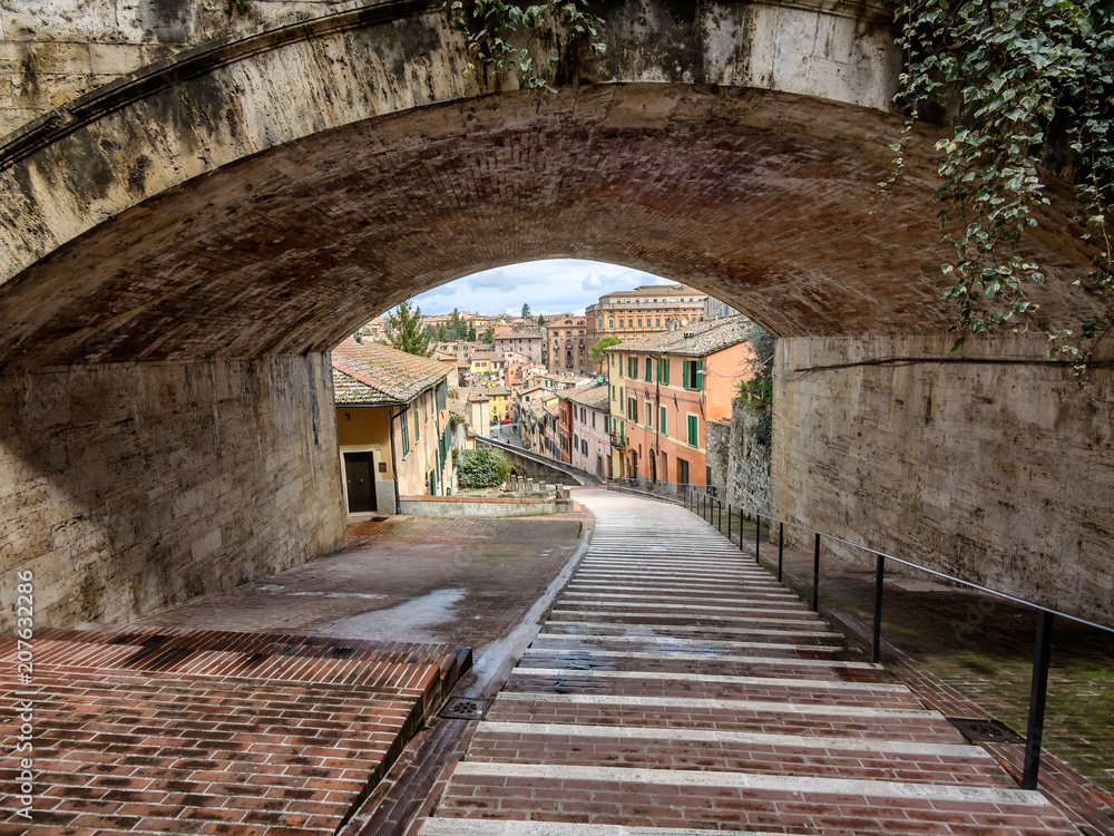 Fototapeta premium Narrow streets and arches in Perugia, Umbria