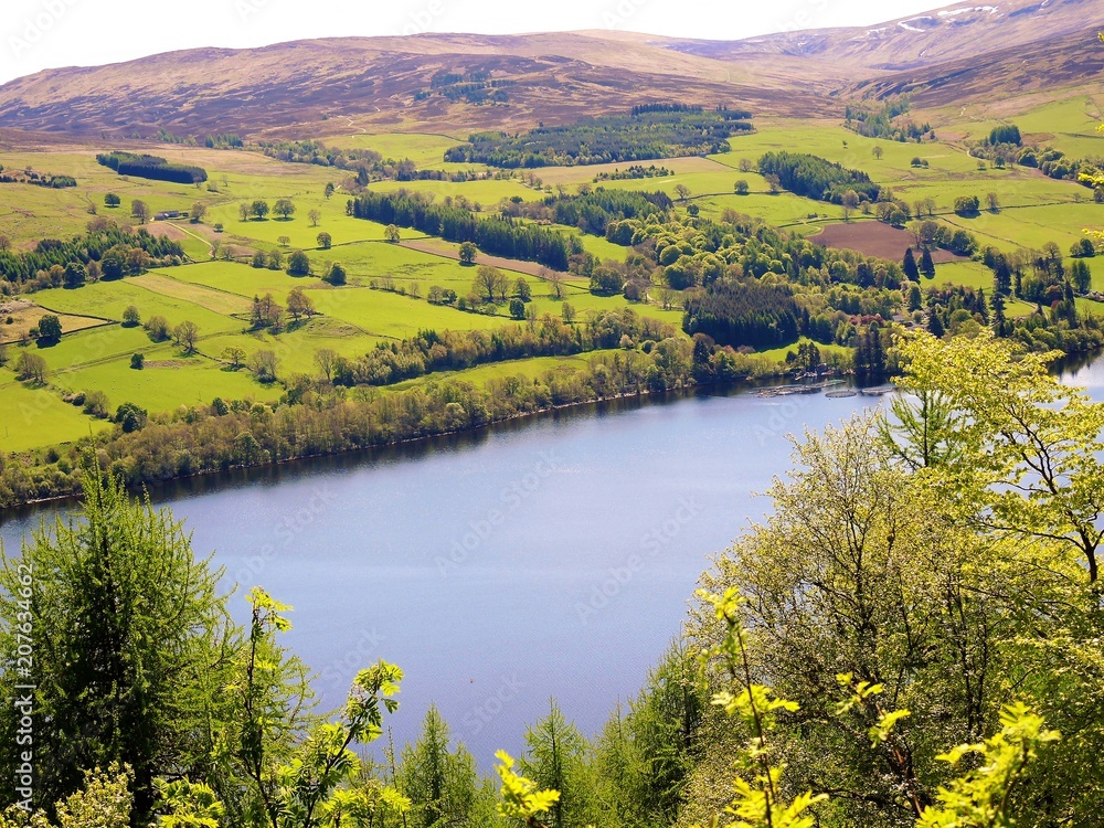 Obraz premium Malowniczy obraz Loch Tay w Perthshire w Szkocji.