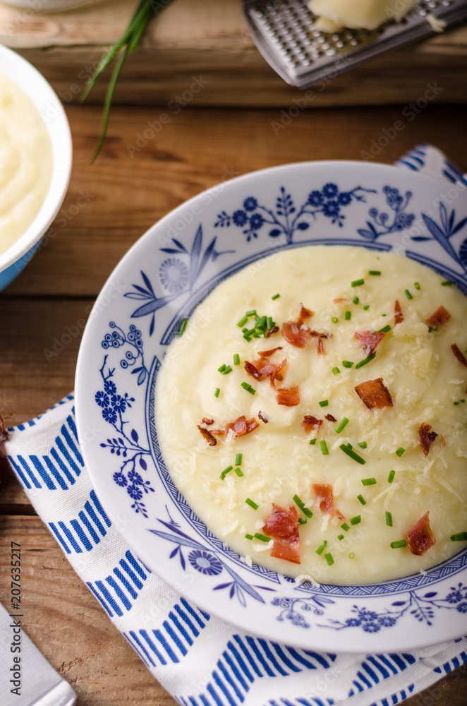 Mashed potatoes, fresh herb and crispy bacon in