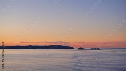 Sonnenaufgang im Fjord in Norwegen - Ostsee