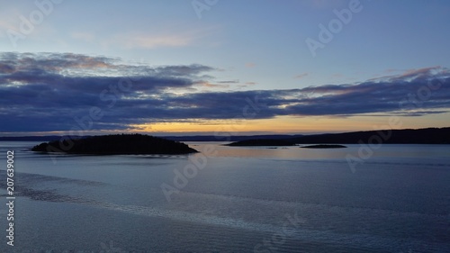 Inseln im Fjord in Norwegen