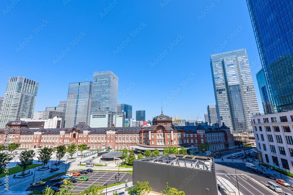 Fototapeta premium 東京都心の高層ビル Tokyo station and 