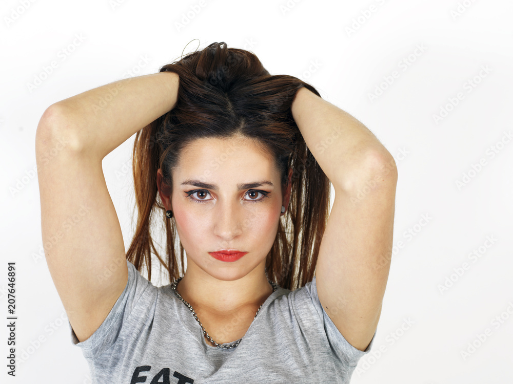 Fototapeta premium joven y bella modelo posando para la cámara 