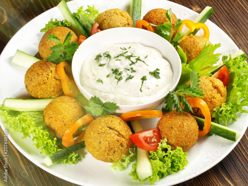 Falafel mit Joghurt-Dip