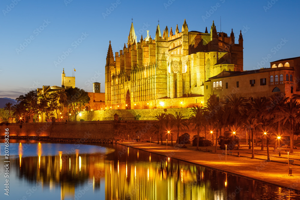 Catedral de Palma de Mallorca Kathedrale Kirche Textfreiraum Copyspace Nacht Reise Reisen Spanien