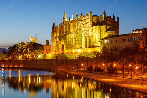 Catedral de Palma de Mallorca Kathedrale Kirche Textfreiraum Copyspace Nacht Reise Reisen Spanien