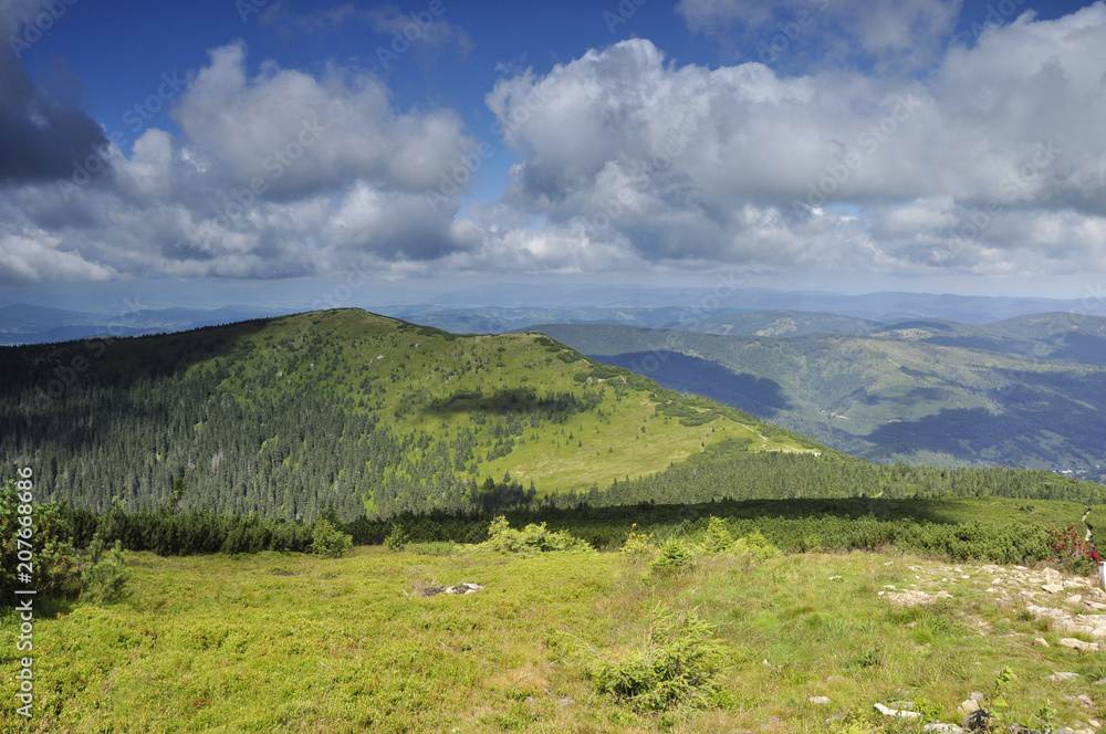 Panorama z Babiej Góry na Małą Baią Górę i Przełęcz Brona
