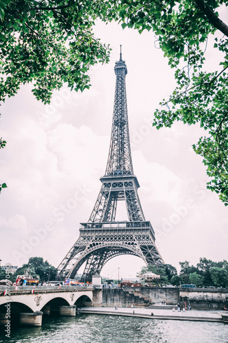 Fototapeta Naklejka Na Ścianę i Meble -  Eiffel Tower