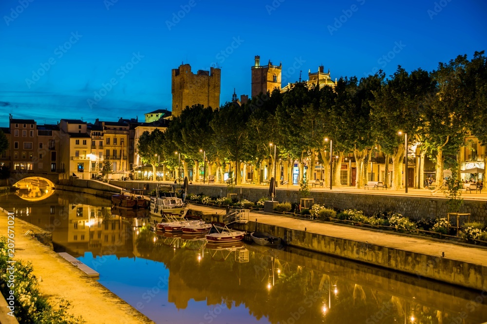 Narbonne la nuit, Aude, Occitanie, France.
