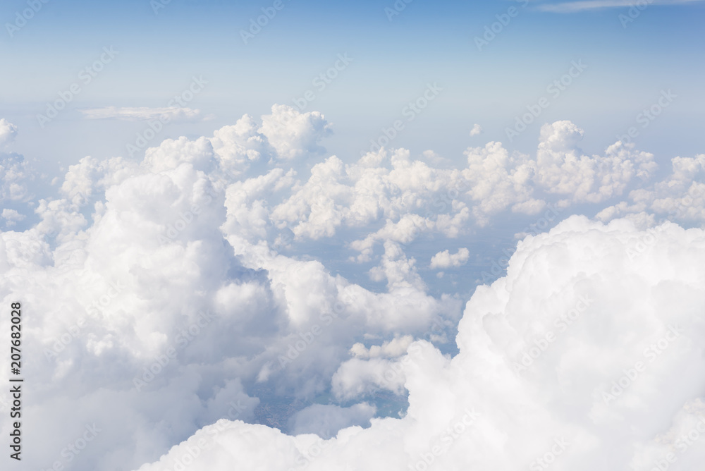 Naklejka premium Skyline View above the Clouds from Airplane