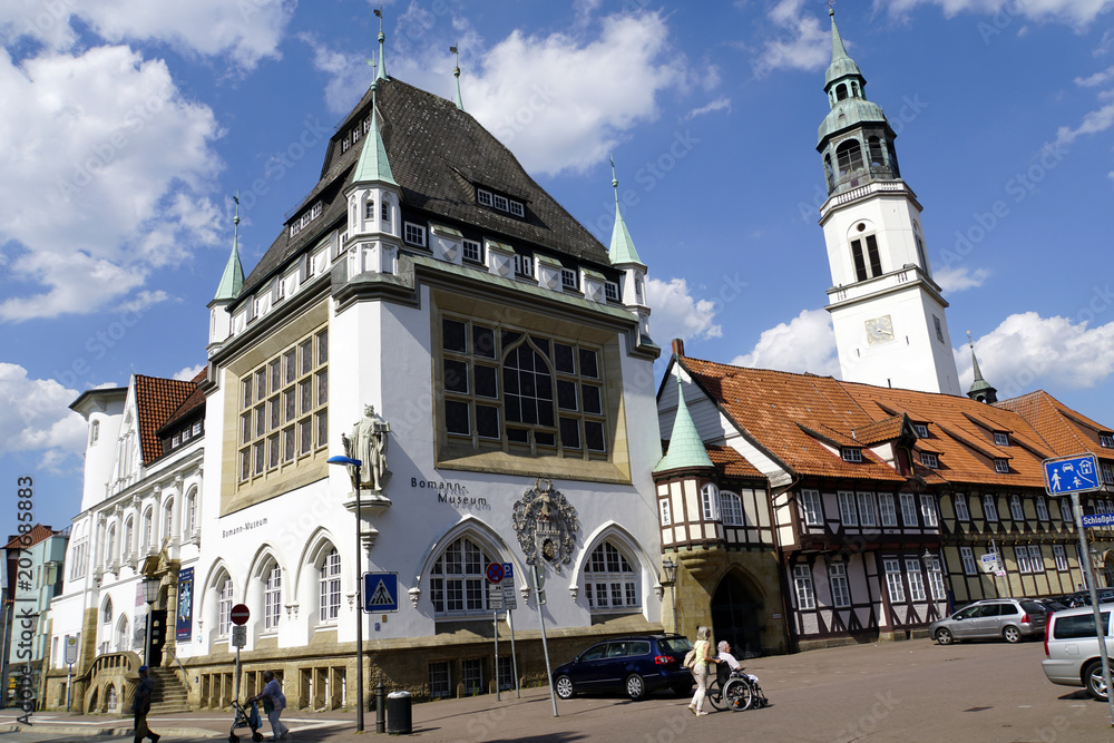 Bomann-Museum, im Hintergrund die Stadtkirche