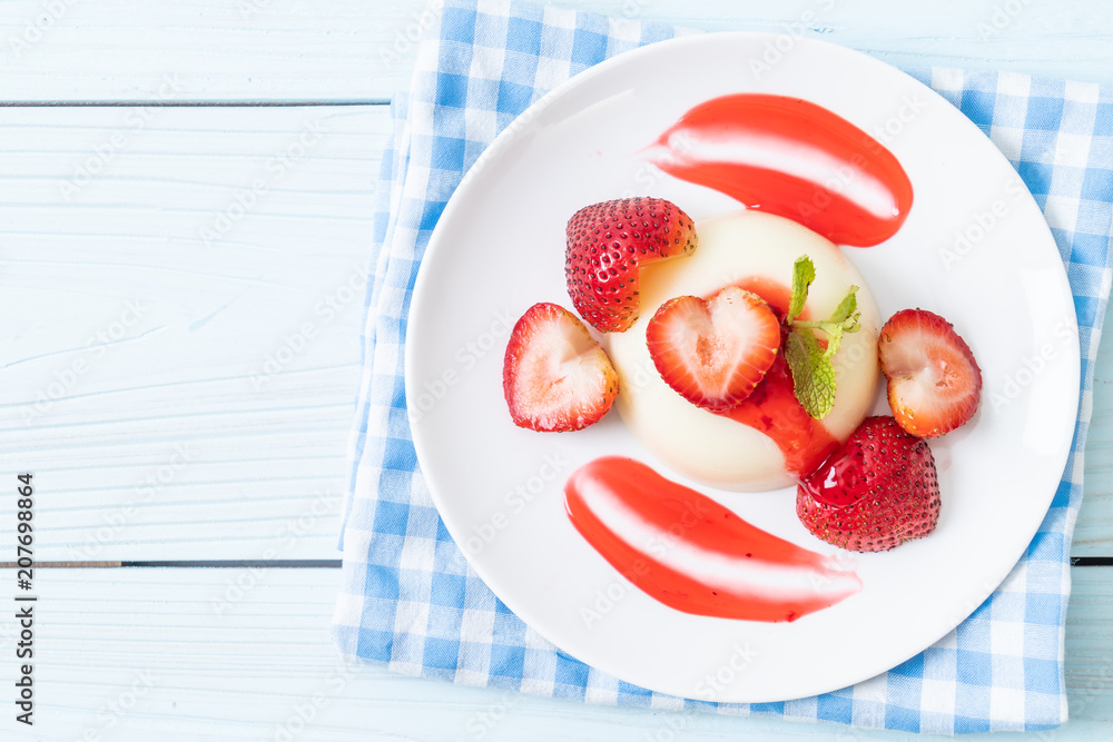 yogurt pudding with fresh strawberries yogurt pudding with fresh strawberries