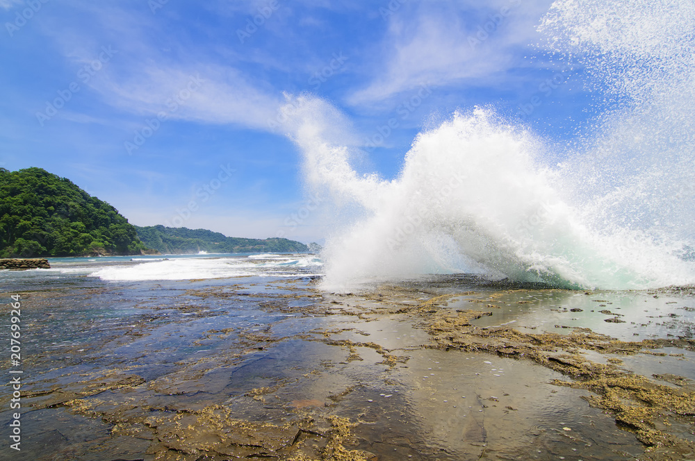 Costa Rica Waves