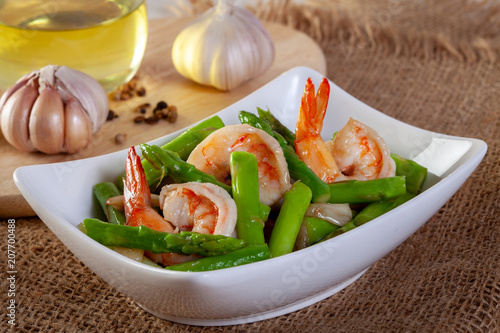 Stir fried asparagus with shrimp