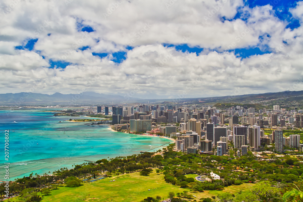 Fototapeta premium Honolulu, Hawaii on a bright sunny day taken from up high on Diamond Head.