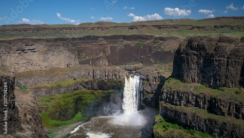 The Palouse Falls, mid day