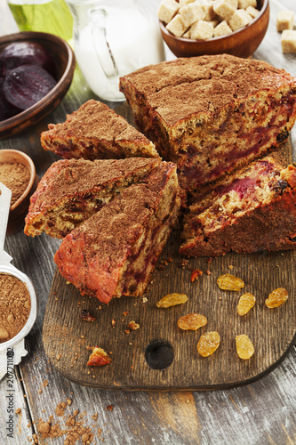 Beetroot pie with raisins