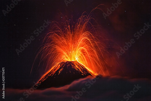 Fotobehang El Volcán de Fuego, Guatemala, 21.04.2018
