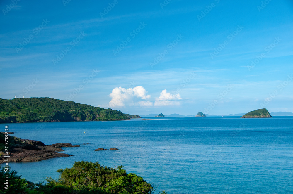 海と空が青い平戸島