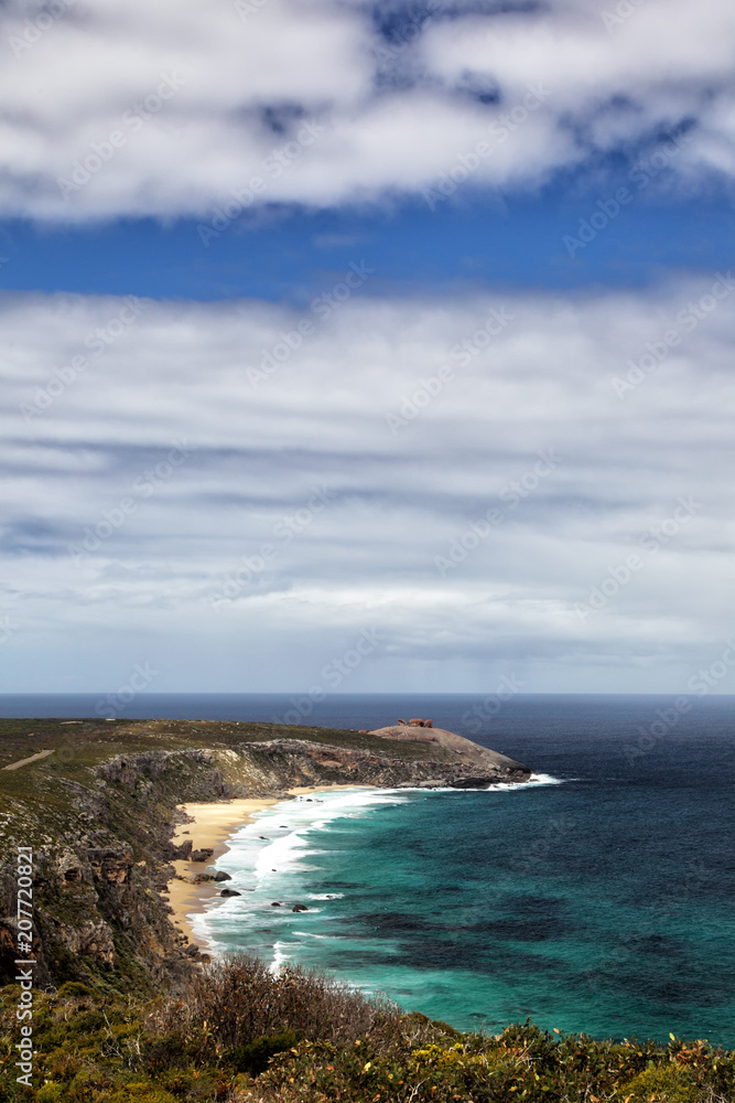 Küstenlandschaft mit Blick auf die Remarkable Rocks im Flinders Chase Nationalpark auf Kangaroo Island, South Australia, Australien.