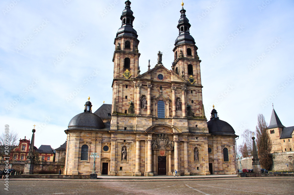 Dom St. Salvador zu Fulda mit 2 Glockentürmen
