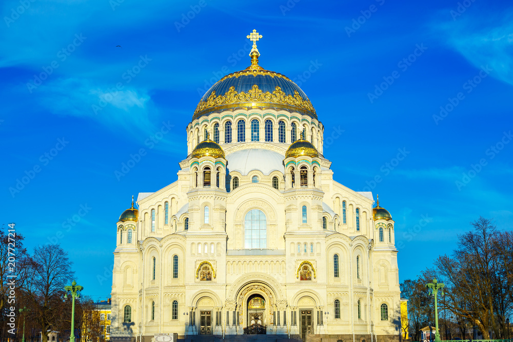 sea St. Nicholas Cathedral in Kronstadt, Golden domes against the blue sky, 2018 may