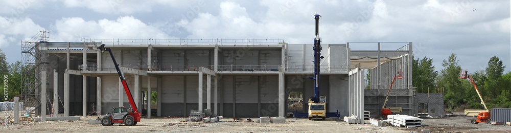 Naklejka premium Chantier de construction d'un bâtiment industriel