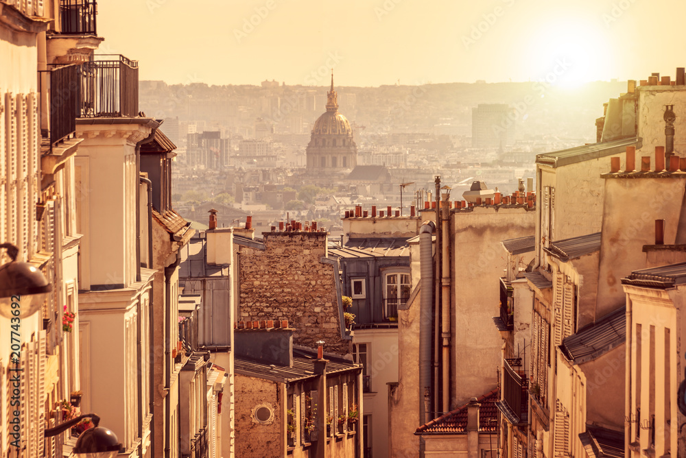Naklejka premium Panorama Paryża, widok ze wzgórza Montmartre, w Paryżu we Francji