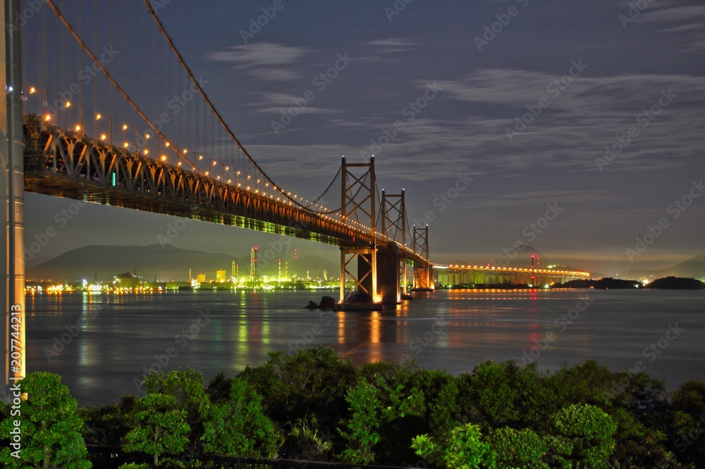 ライトアップ点灯終了後の真夜中の瀬戸大橋