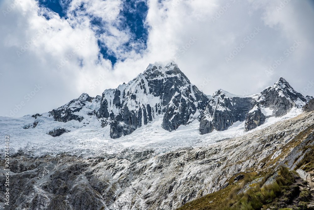 Fototapeta premium Huaraz Santa Cruz Treking in Peru Mountains