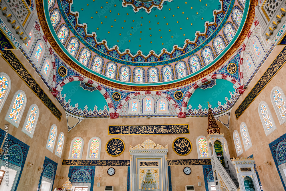 Ταπετσαρία Interior view of Center Isabey Mosque in Bursa