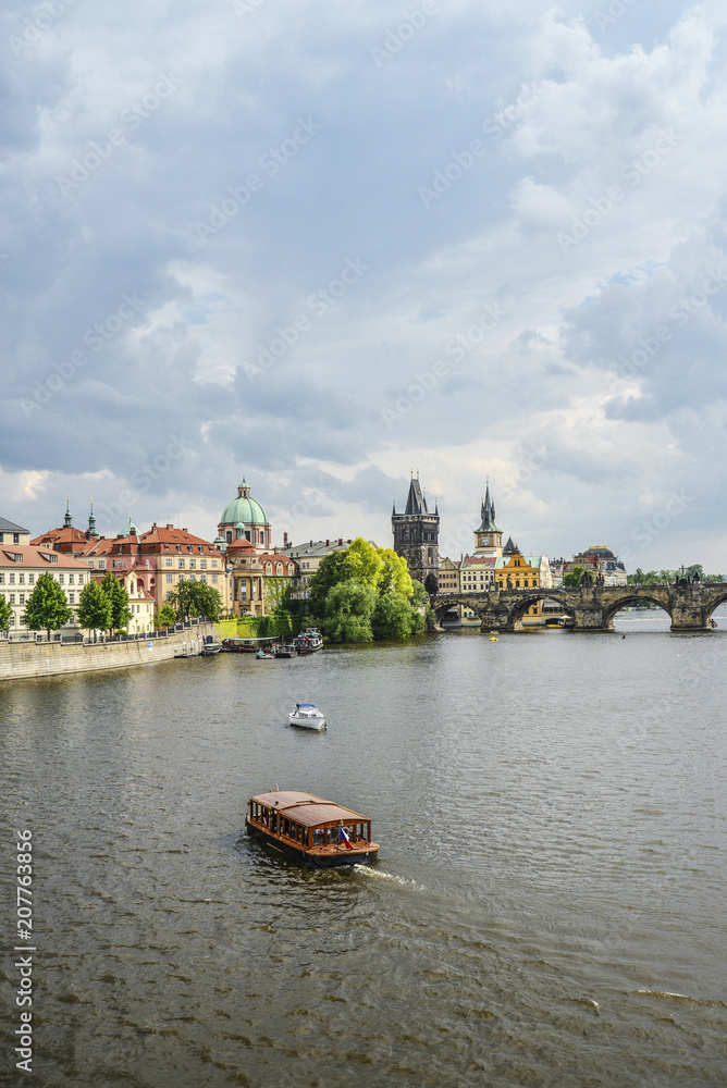 Obraz premium Scenic spring view of the Old Town