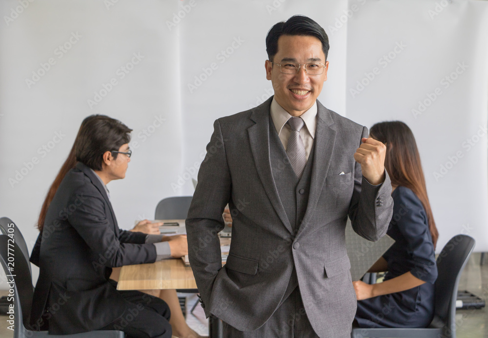 Business people are discussing work. Business people are discussing work.