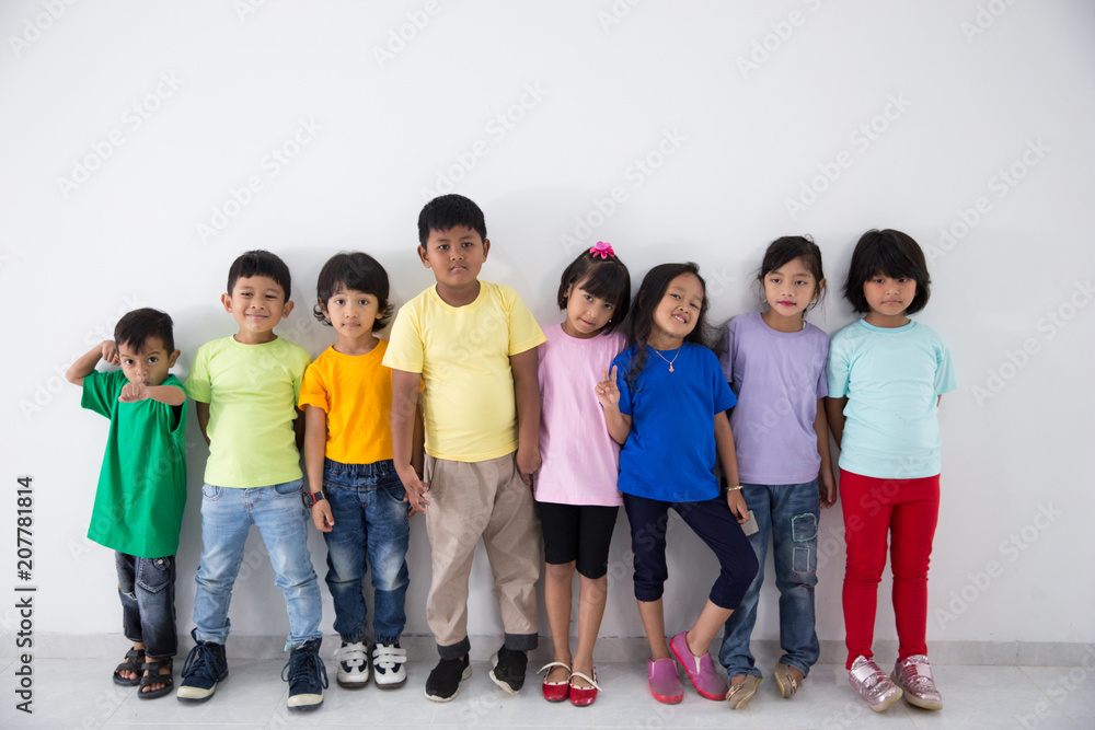 Obraz premium little kid boy and girl best friend