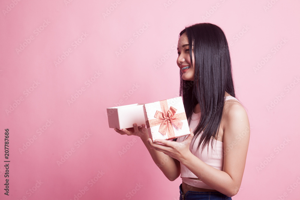 Young Asian woman open a gift box.