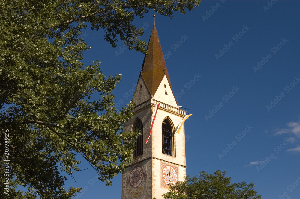 Kirchturm der Pfarrkirche Maria Himmelfahrt in Mals Kirchturm der Pfarrkirche Maria Himmelfahrt in Mals